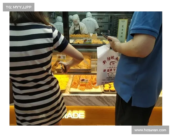 鲍师傅称重风波再起:店长解释包装带重或因冷气吹动秤盘 鲍师傅称重风波再起:店长解释包装带重或因冷气吹动秤盘